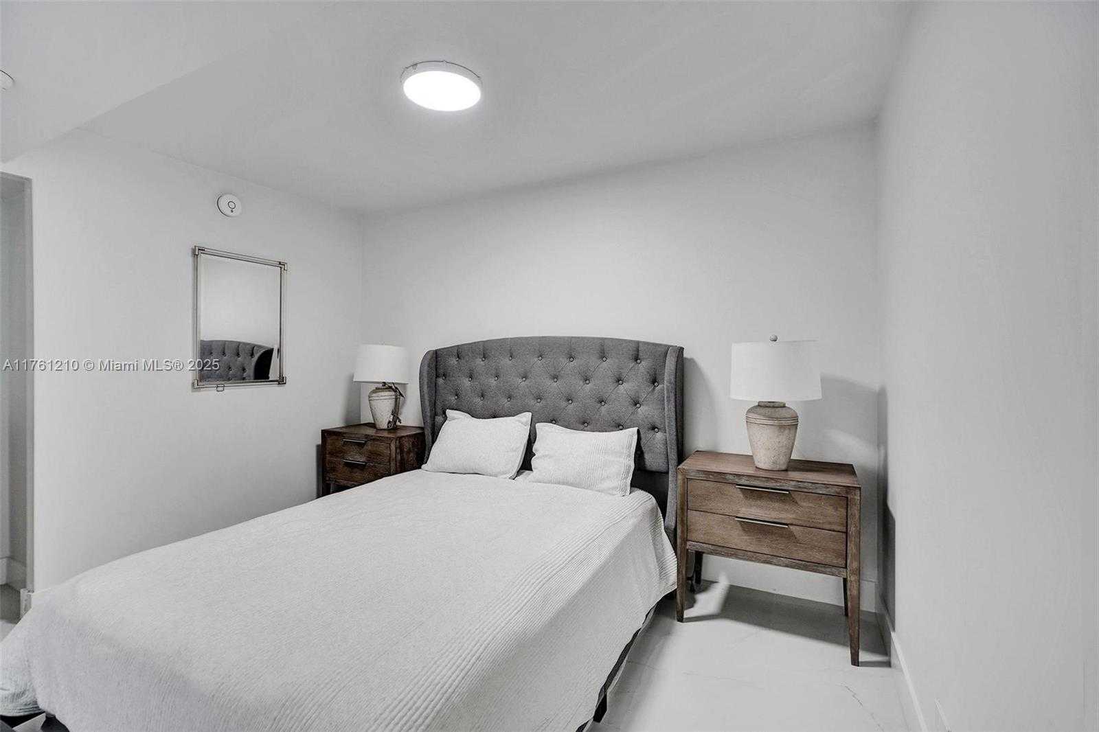 Small Image of 6039 COLLINS AVE #1736, Miami Beach Number 24