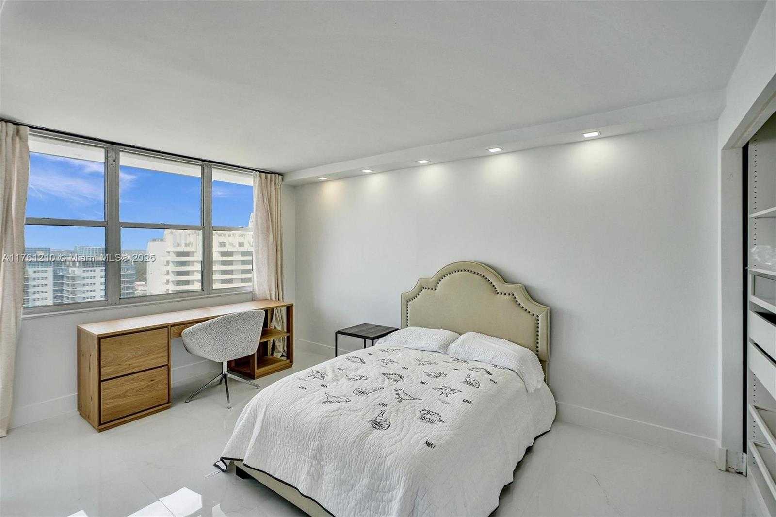 Small Image of 6039 COLLINS AVE #1736, Miami Beach Number 25