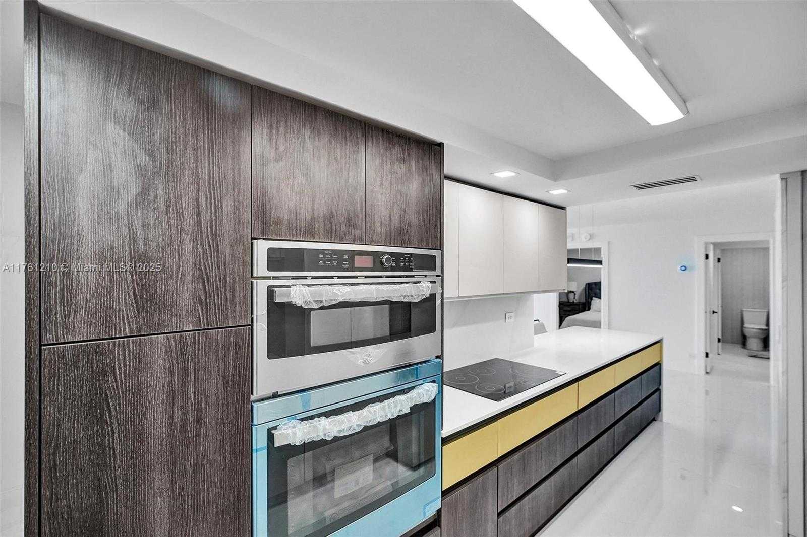 Small Image of 6039 COLLINS AVE #1736, Miami Beach Number 4