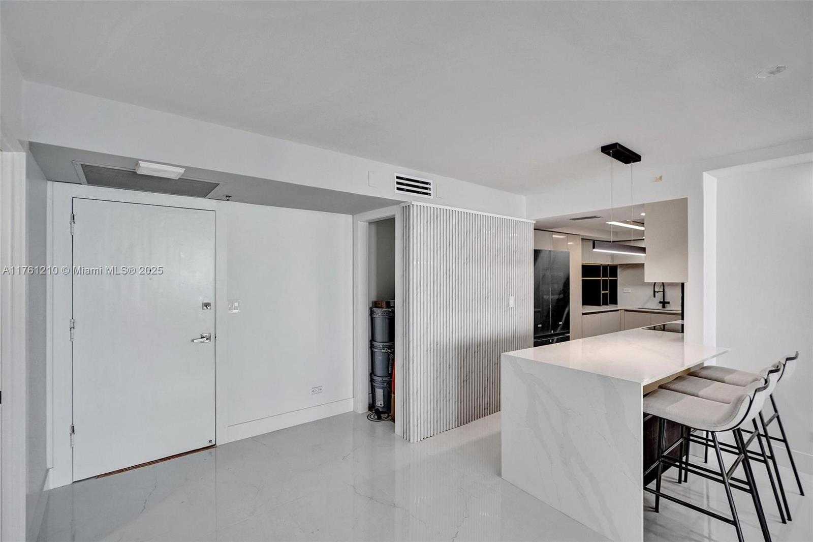 Small Image of 6039 COLLINS AVE #1736, Miami Beach Number 7