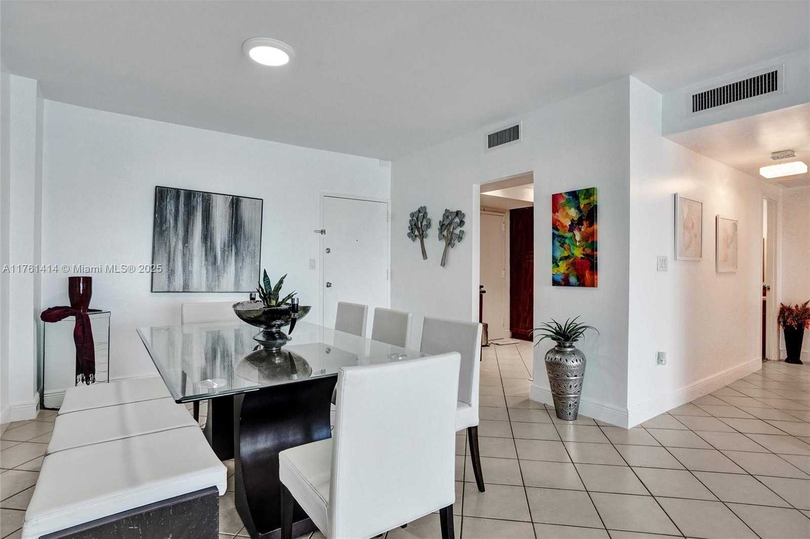 Small Image of 500 BAYVIEW DR #826, Sunny Isles Beach Number 11