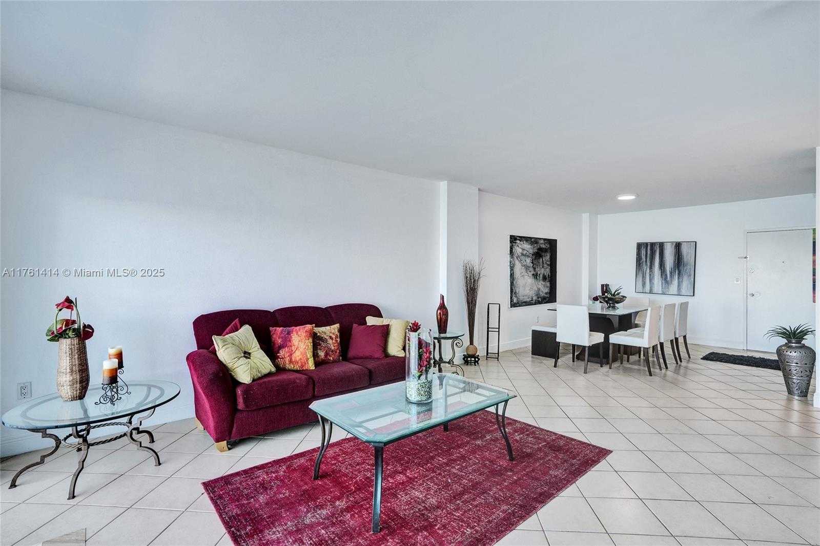 Small Image of 500 BAYVIEW DR #826, Sunny Isles Beach Number 14