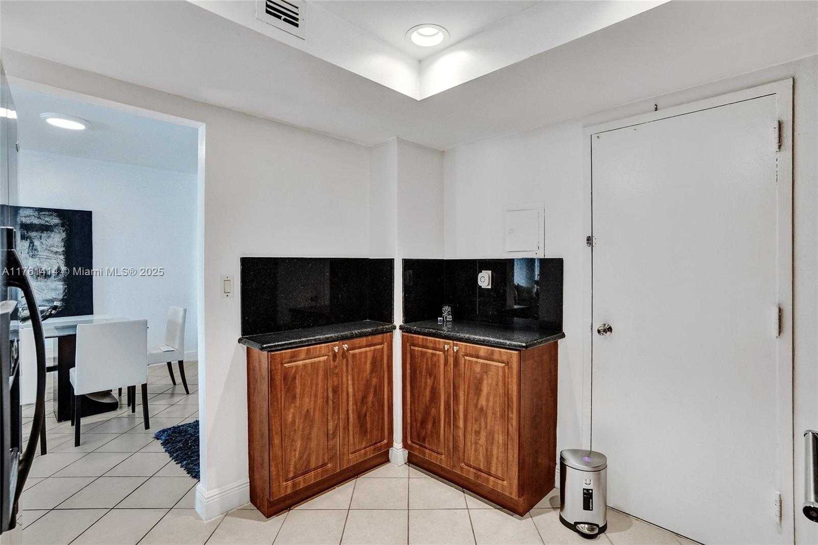 Small Image of 500 BAYVIEW DR #826, Sunny Isles Beach Number 19