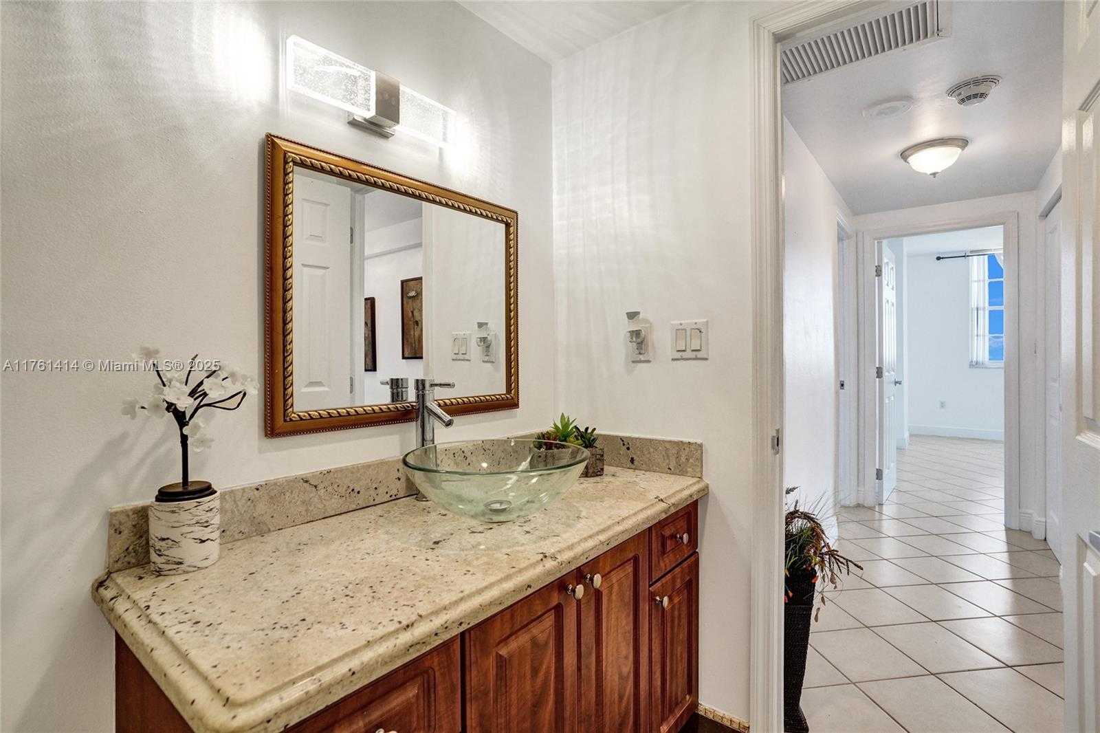 Small Image of 500 BAYVIEW DR #826, Sunny Isles Beach Number 21