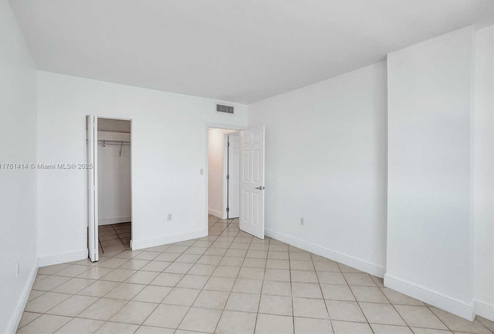 Small Image of 500 BAYVIEW DR #826, Sunny Isles Beach Number 24