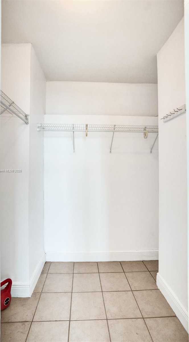 Small Image of 500 BAYVIEW DR #826, Sunny Isles Beach Number 26