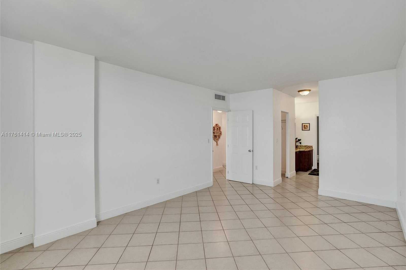 Small Image of 500 BAYVIEW DR #826, Sunny Isles Beach Number 29