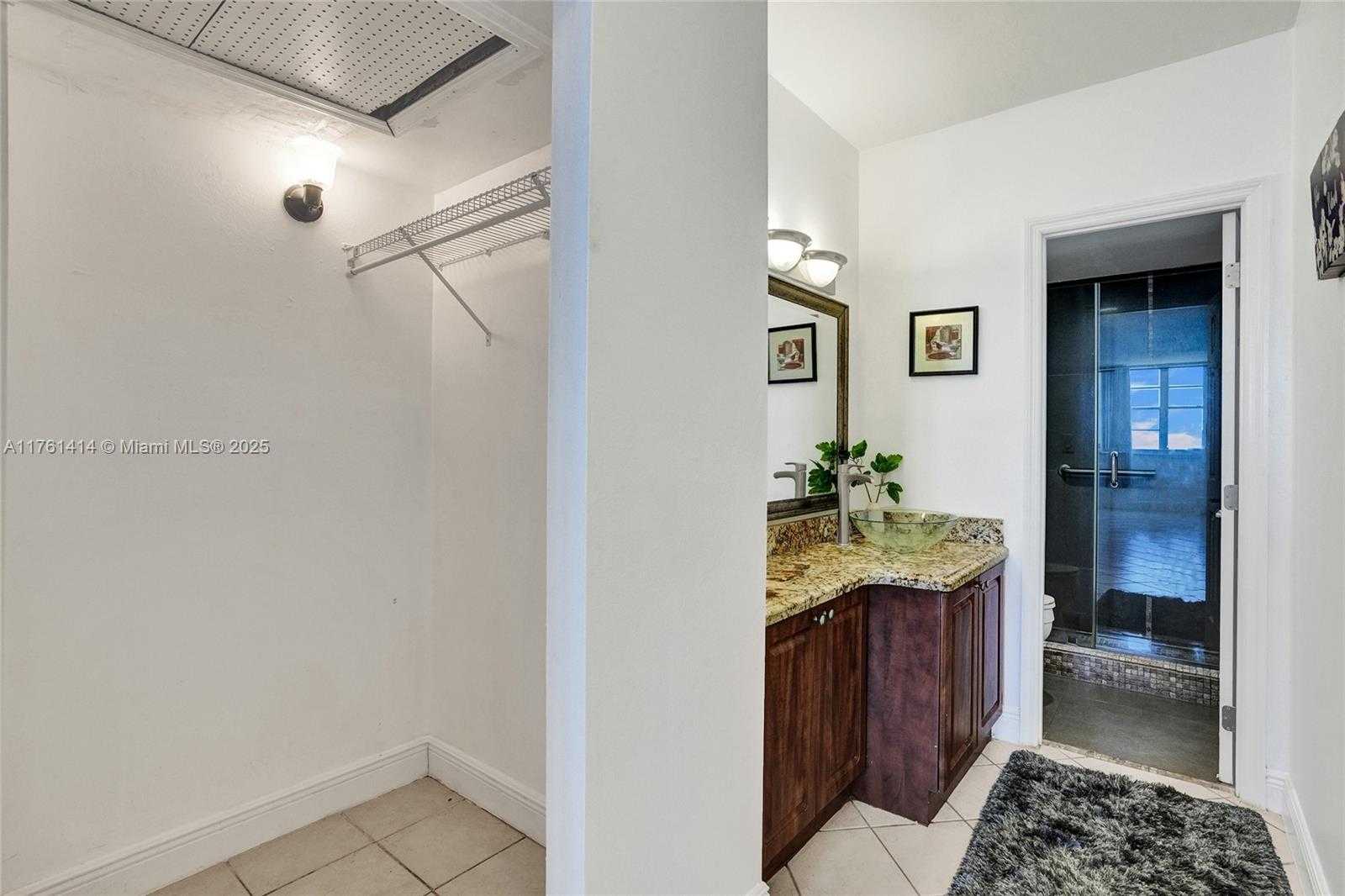 Small Image of 500 BAYVIEW DR #826, Sunny Isles Beach Number 31