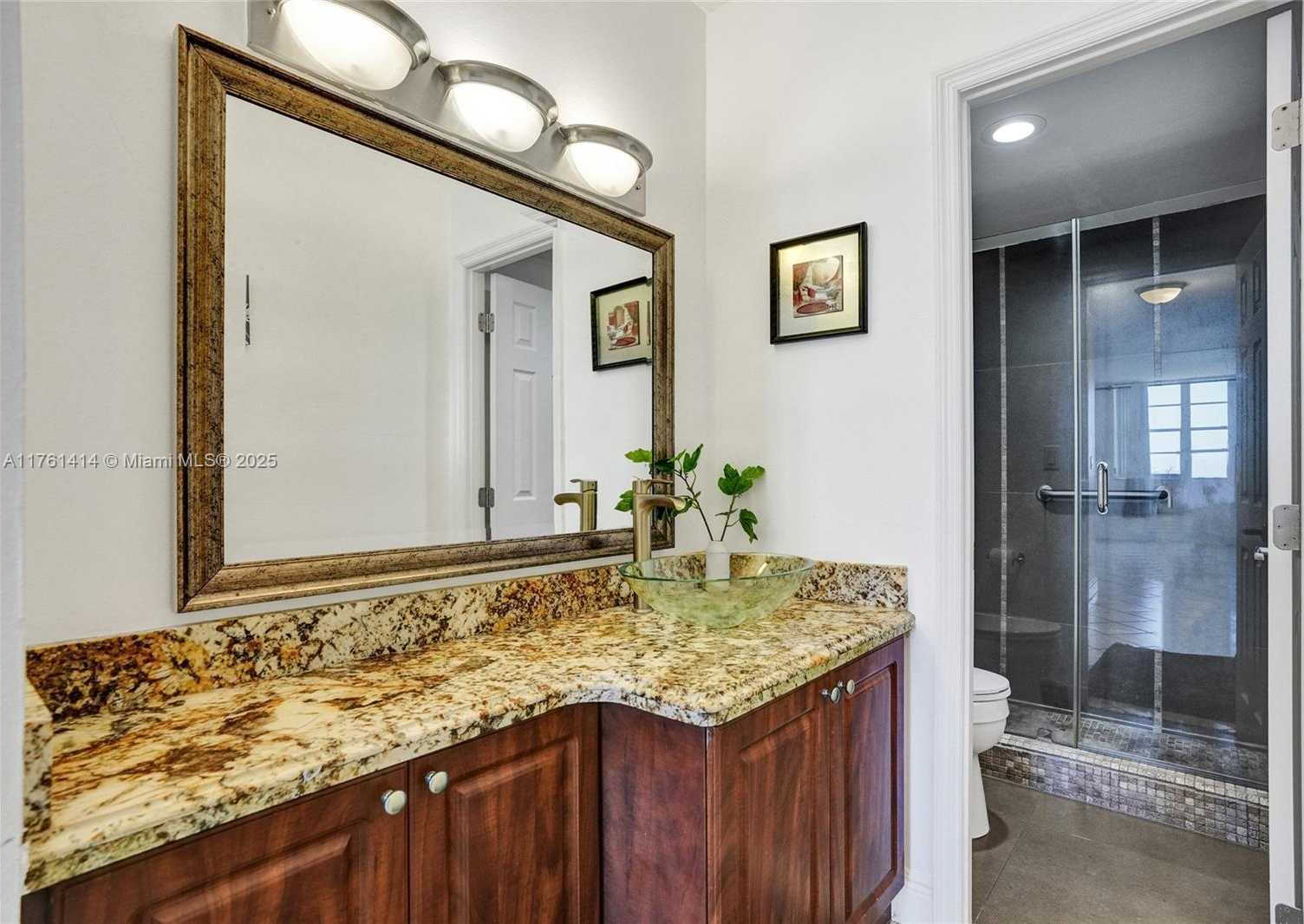 Small Image of 500 BAYVIEW DR #826, Sunny Isles Beach Number 32