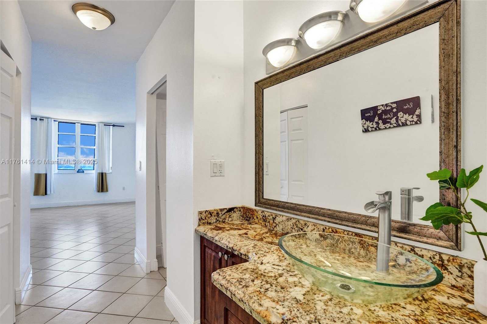 Small Image of 500 BAYVIEW DR #826, Sunny Isles Beach Number 33