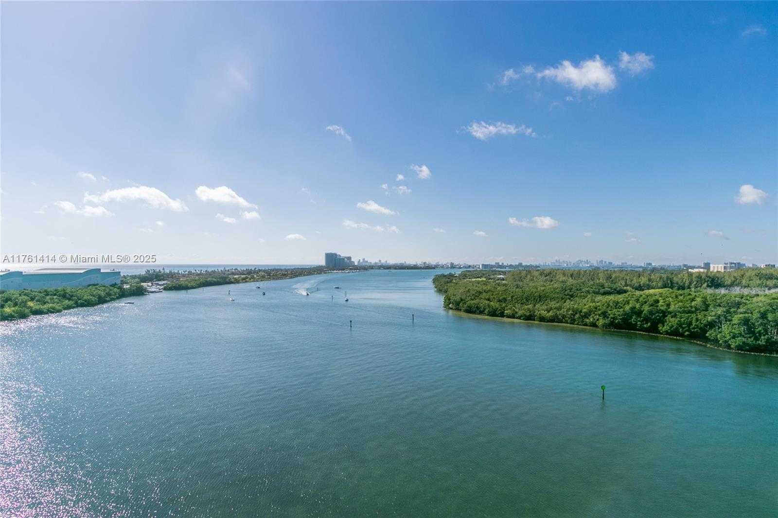 Small Image of 500 BAYVIEW DR #826, Sunny Isles Beach Number 5