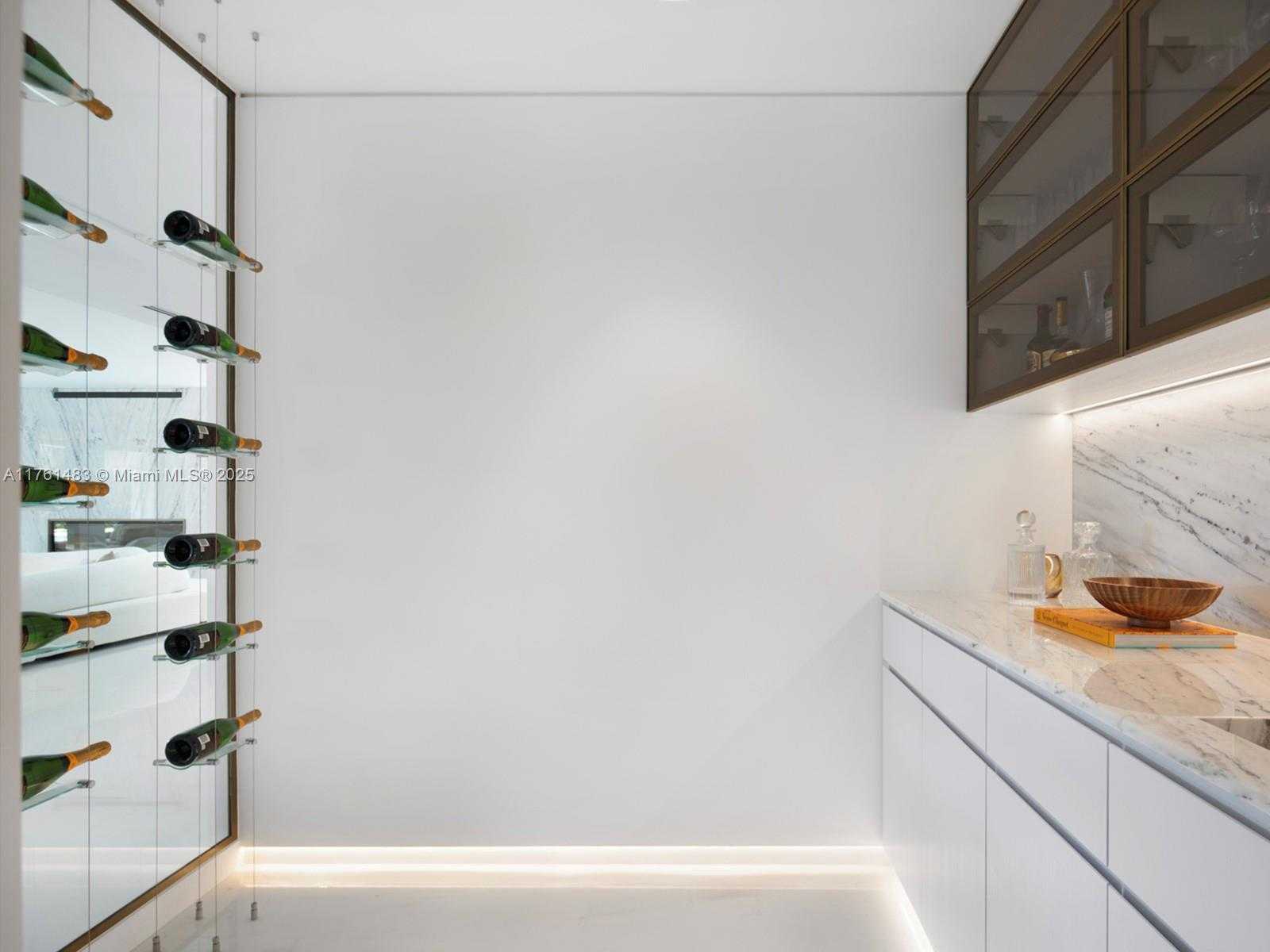 Small Image of 94 SOUTH HIBISCUS DR, Miami Beach Number 12