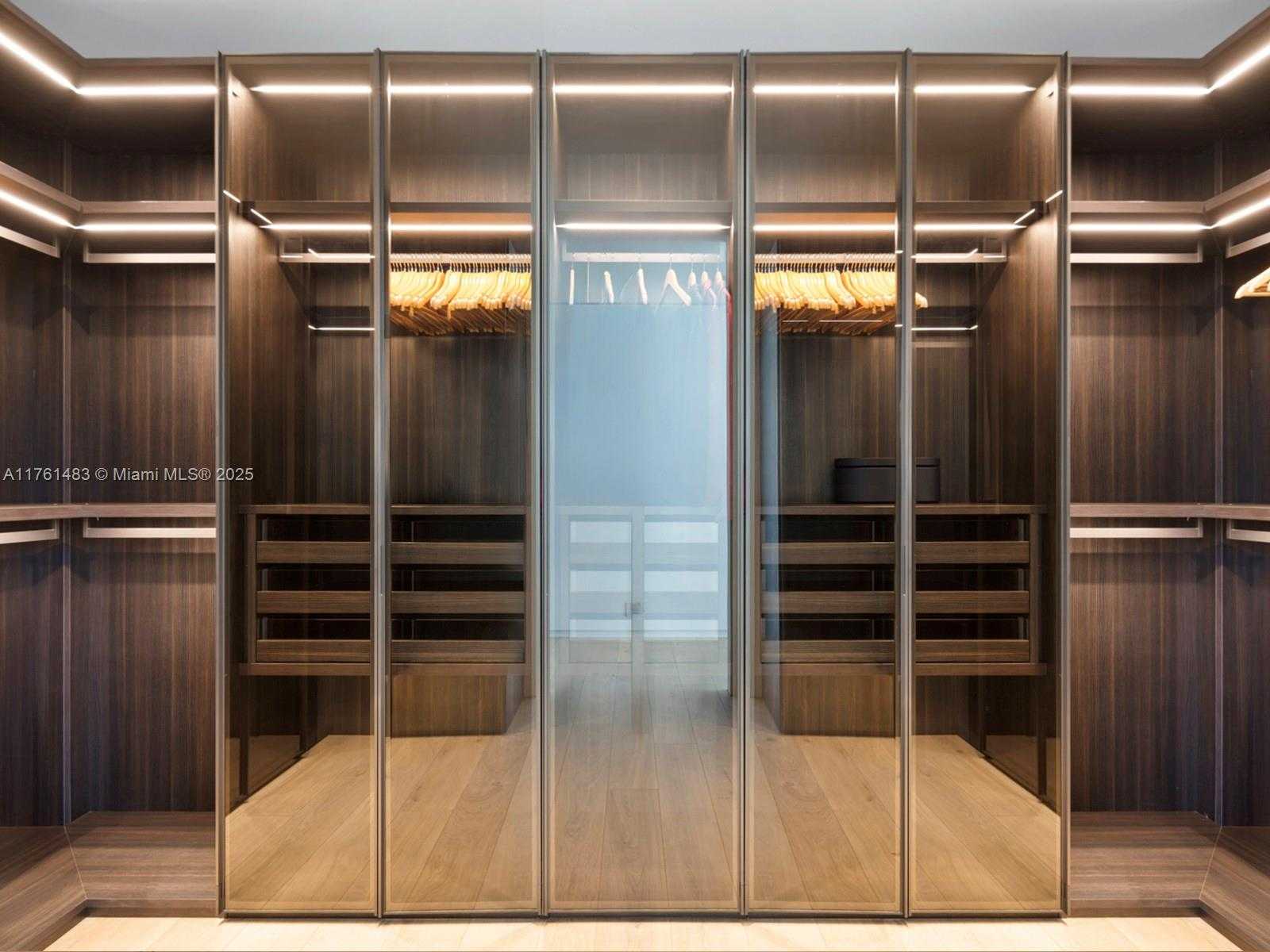 Small Image of 94 SOUTH HIBISCUS DR, Miami Beach Number 20