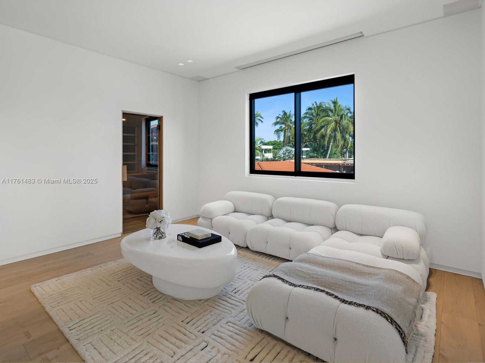 Small Image of 94 SOUTH HIBISCUS DR, Miami Beach Number 21