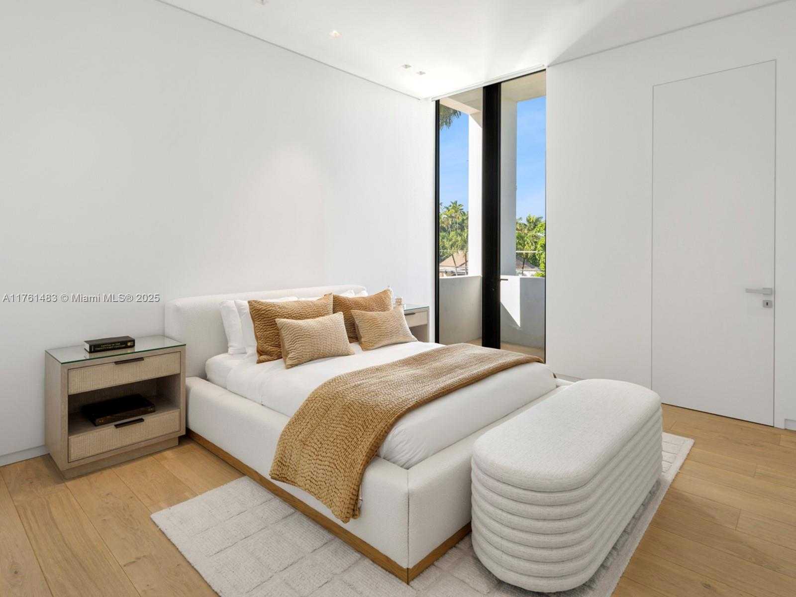 Small Image of 94 SOUTH HIBISCUS DR, Miami Beach Number 31