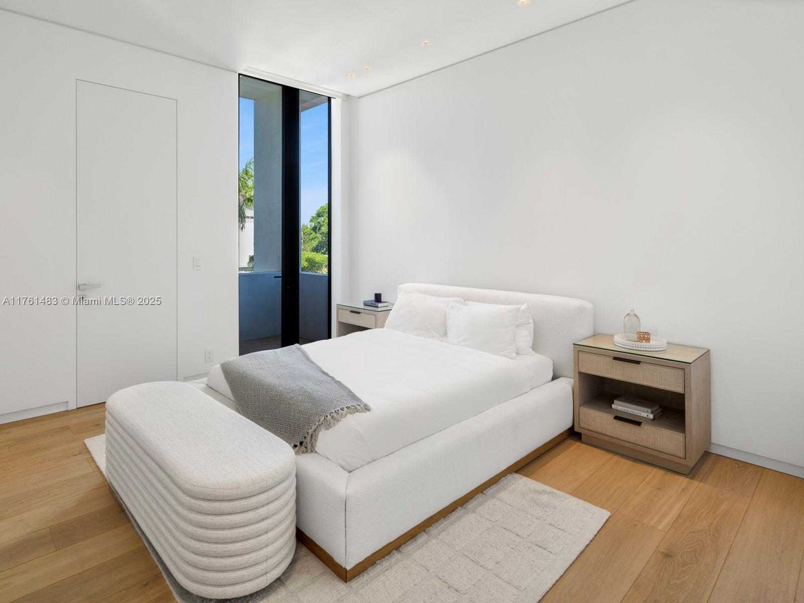 Small Image of 94 SOUTH HIBISCUS DR, Miami Beach Number 33