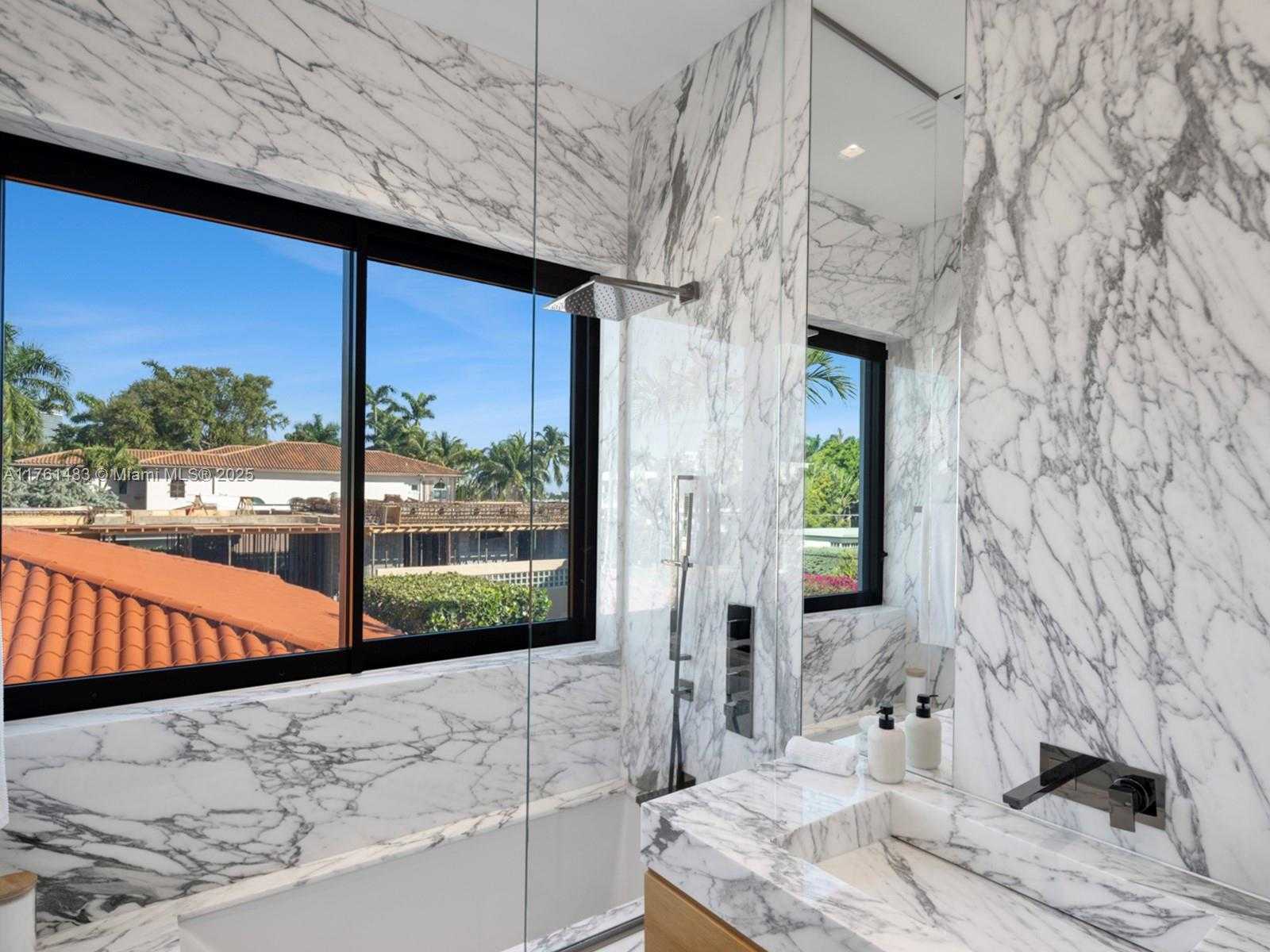 Small Image of 94 SOUTH HIBISCUS DR, Miami Beach Number 34