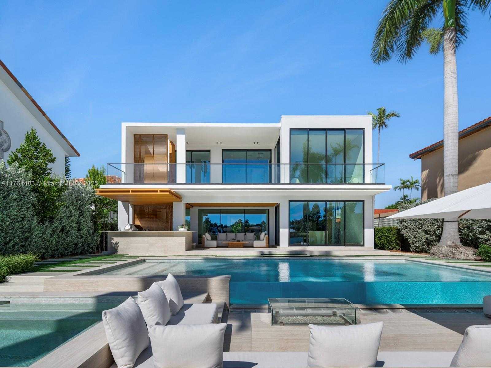 Small Image of 94 SOUTH HIBISCUS DR, Miami Beach Number 39
