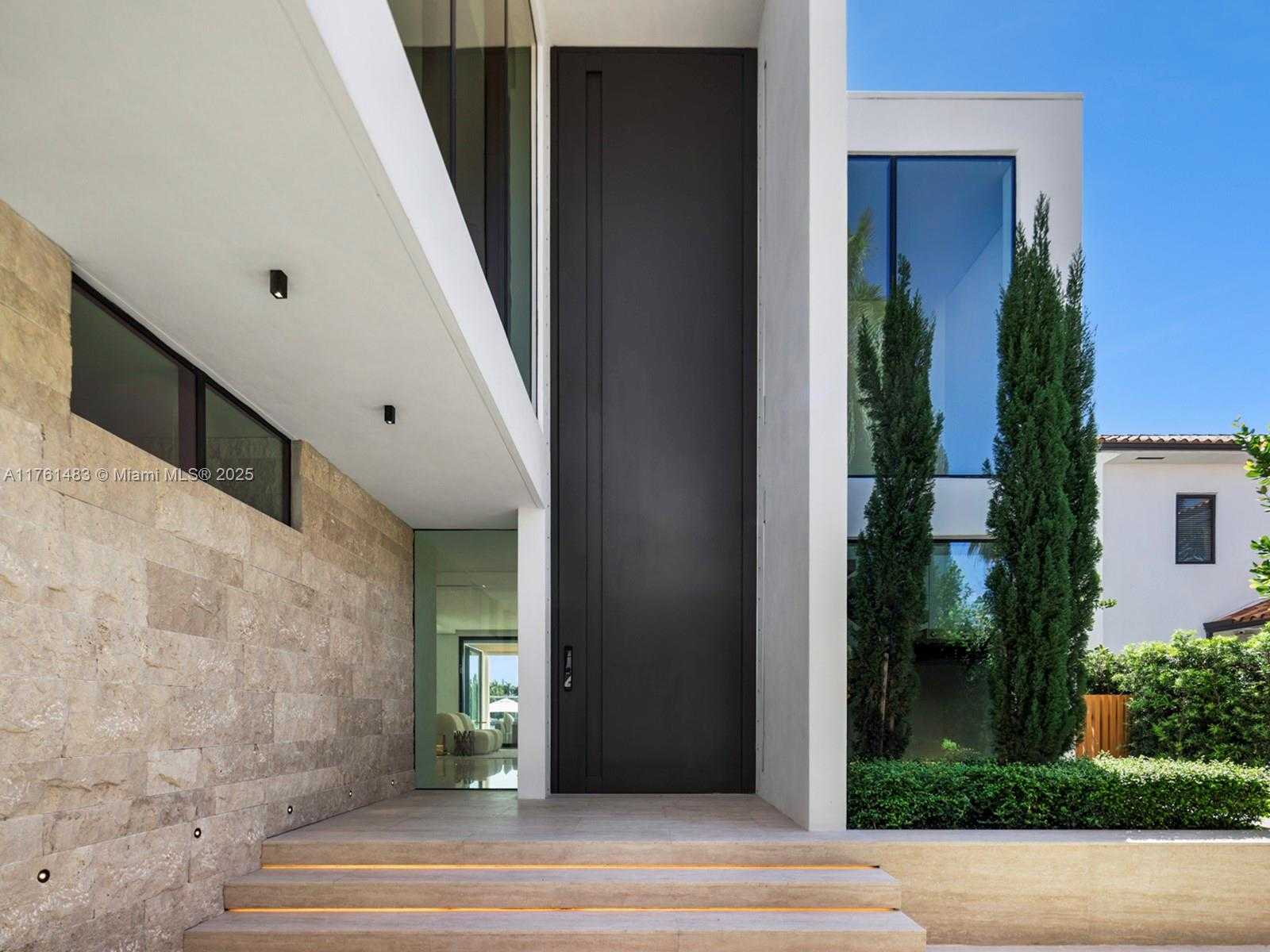 Small Image of 94 SOUTH HIBISCUS DR, Miami Beach Number 43