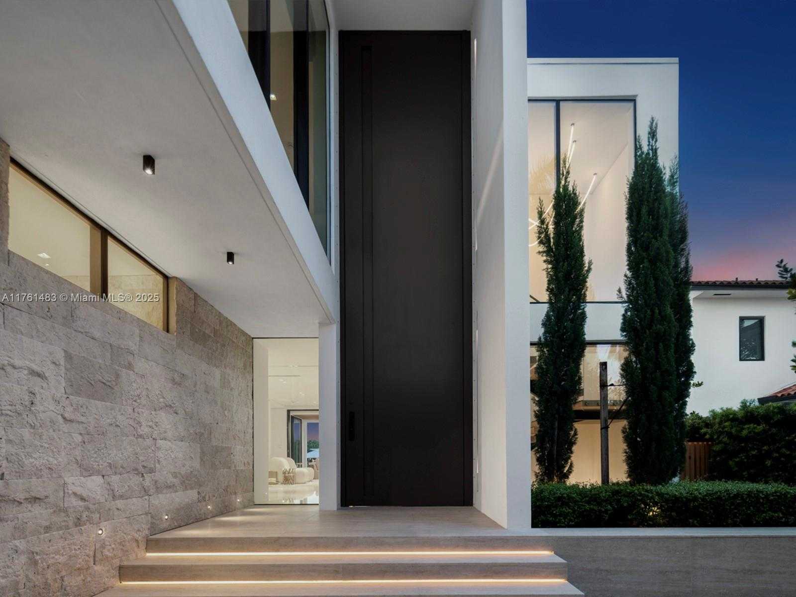 Small Image of 94 SOUTH HIBISCUS DR, Miami Beach Number 44