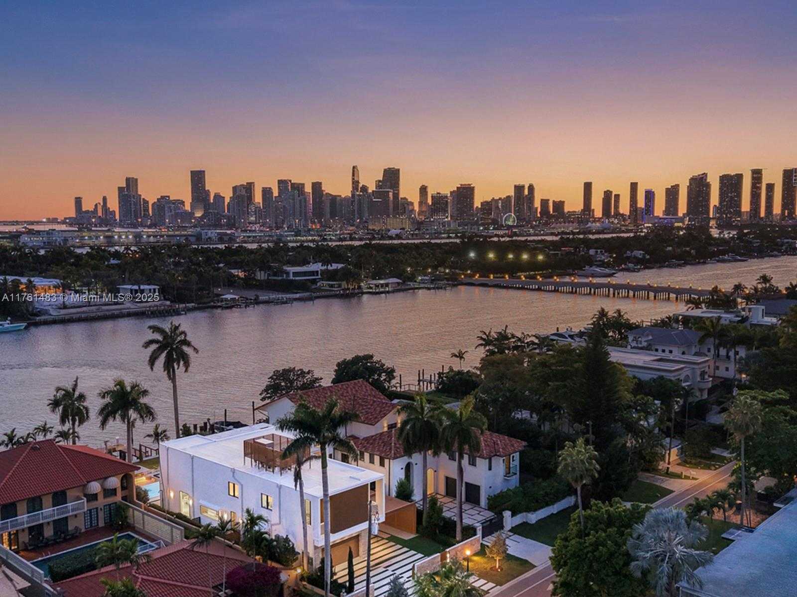 Small Image of 94 SOUTH HIBISCUS DR, Miami Beach Number 47