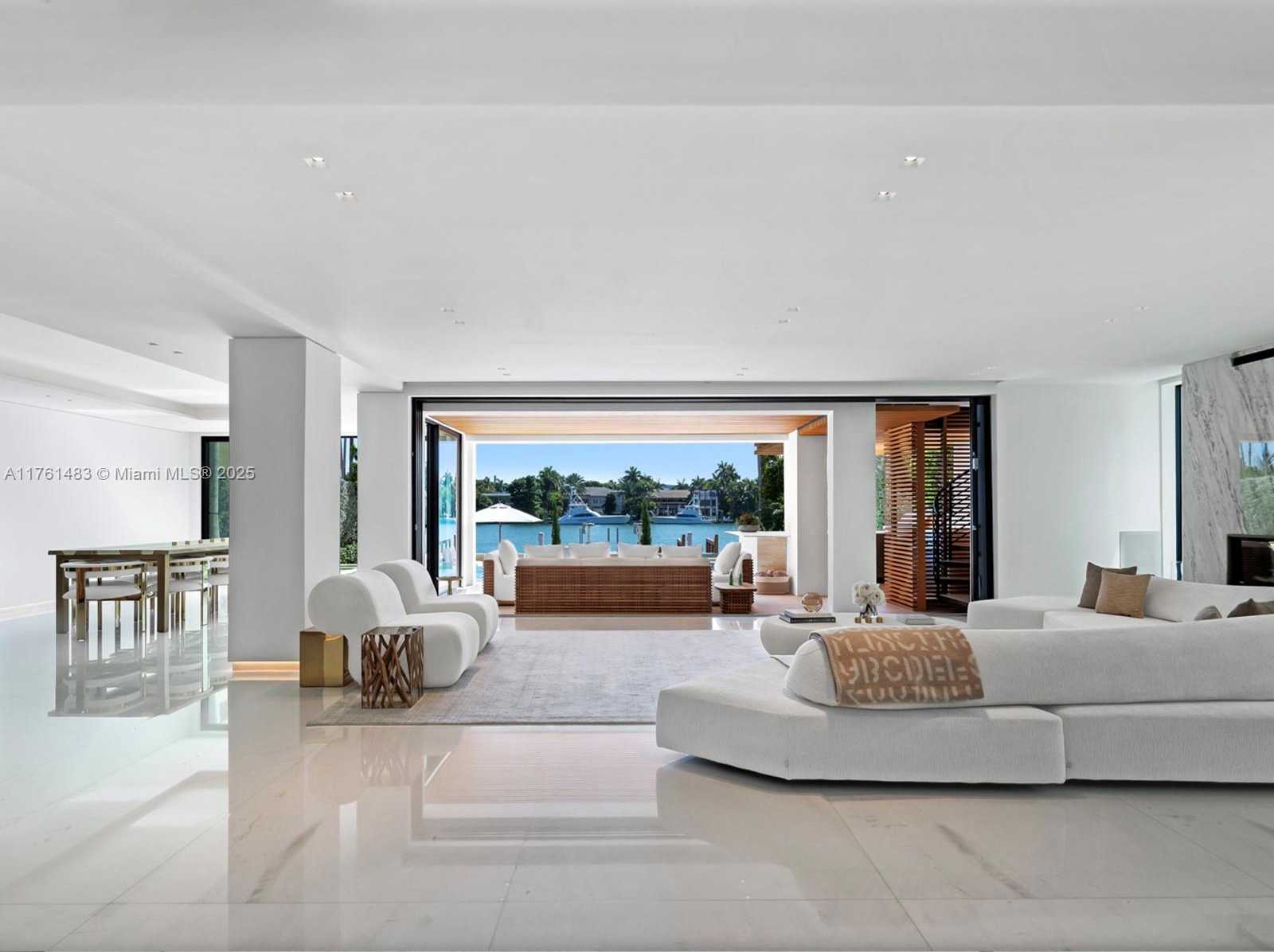 Small Image of 94 SOUTH HIBISCUS DR, Miami Beach Number 5