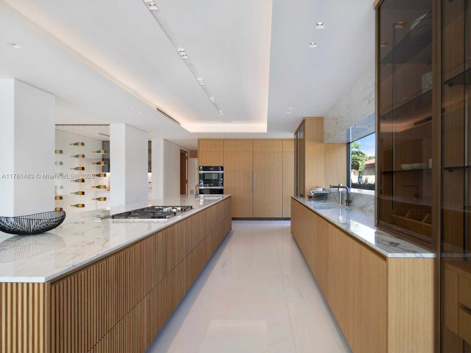 Small Image of 94 SOUTH HIBISCUS DR, Miami Beach Number 7