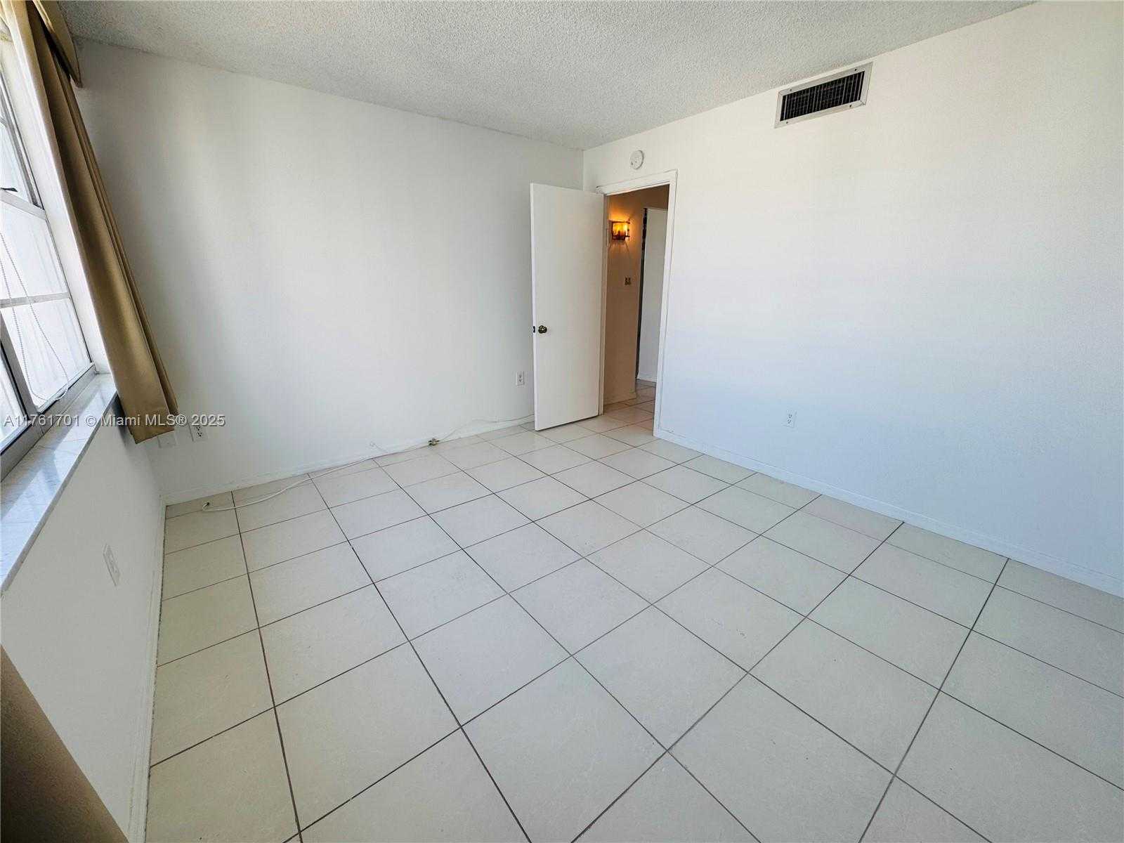 Small Image of 18071 BISCAYNE BLVD #1802, Aventura Number 10