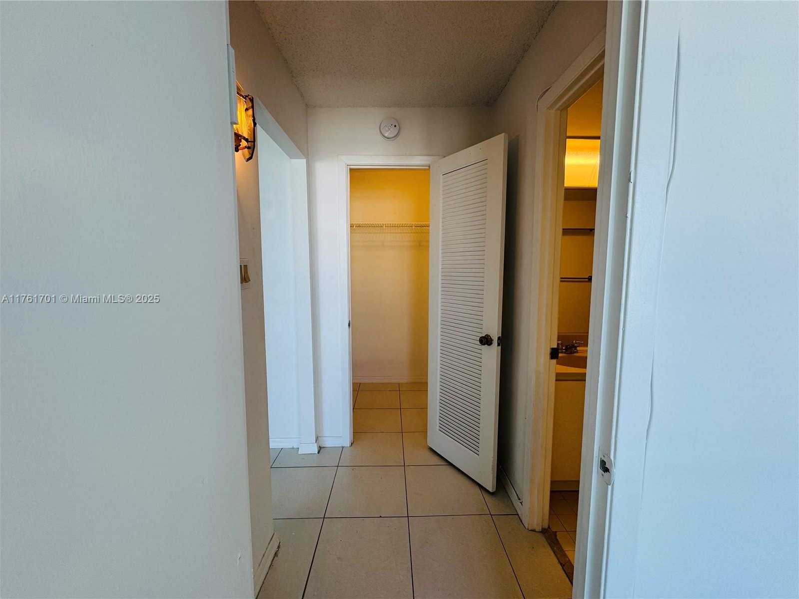 Small Image of 18071 BISCAYNE BLVD #1802, Aventura Number 11