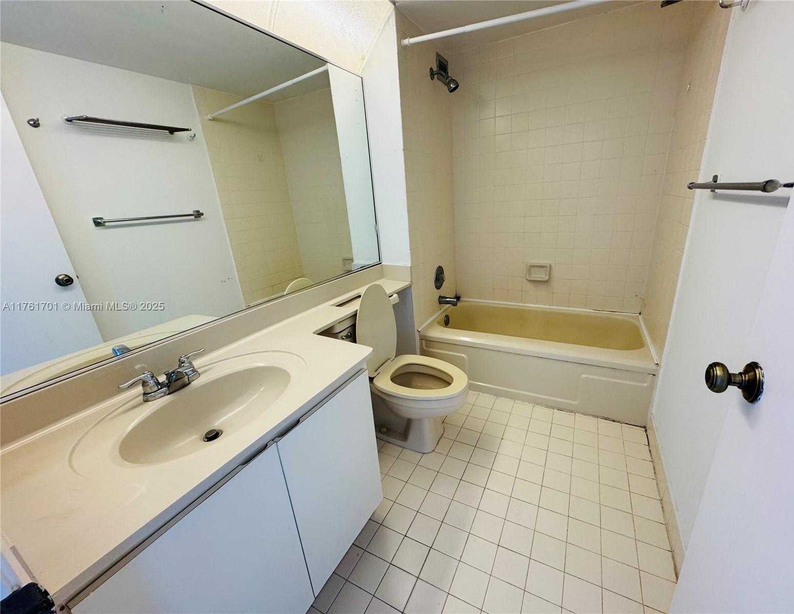 Small Image of 18071 BISCAYNE BLVD #1802, Aventura Number 12