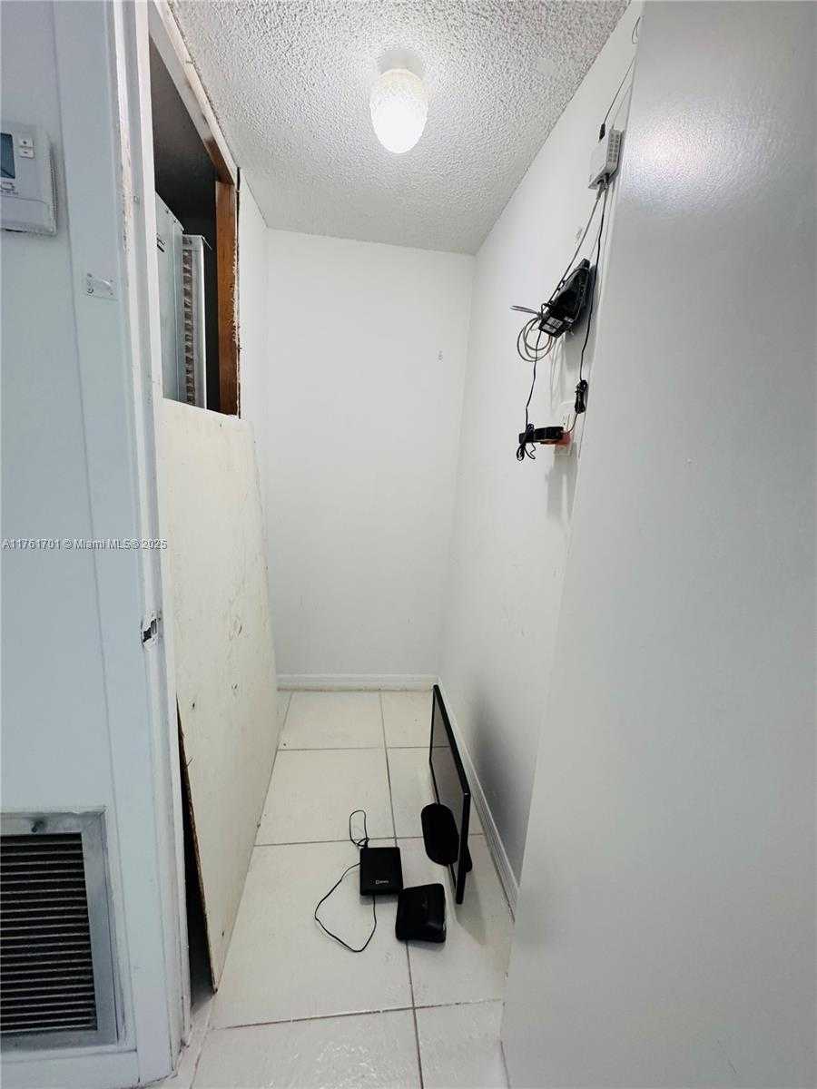 Small Image of 18071 BISCAYNE BLVD #1802, Aventura Number 14
