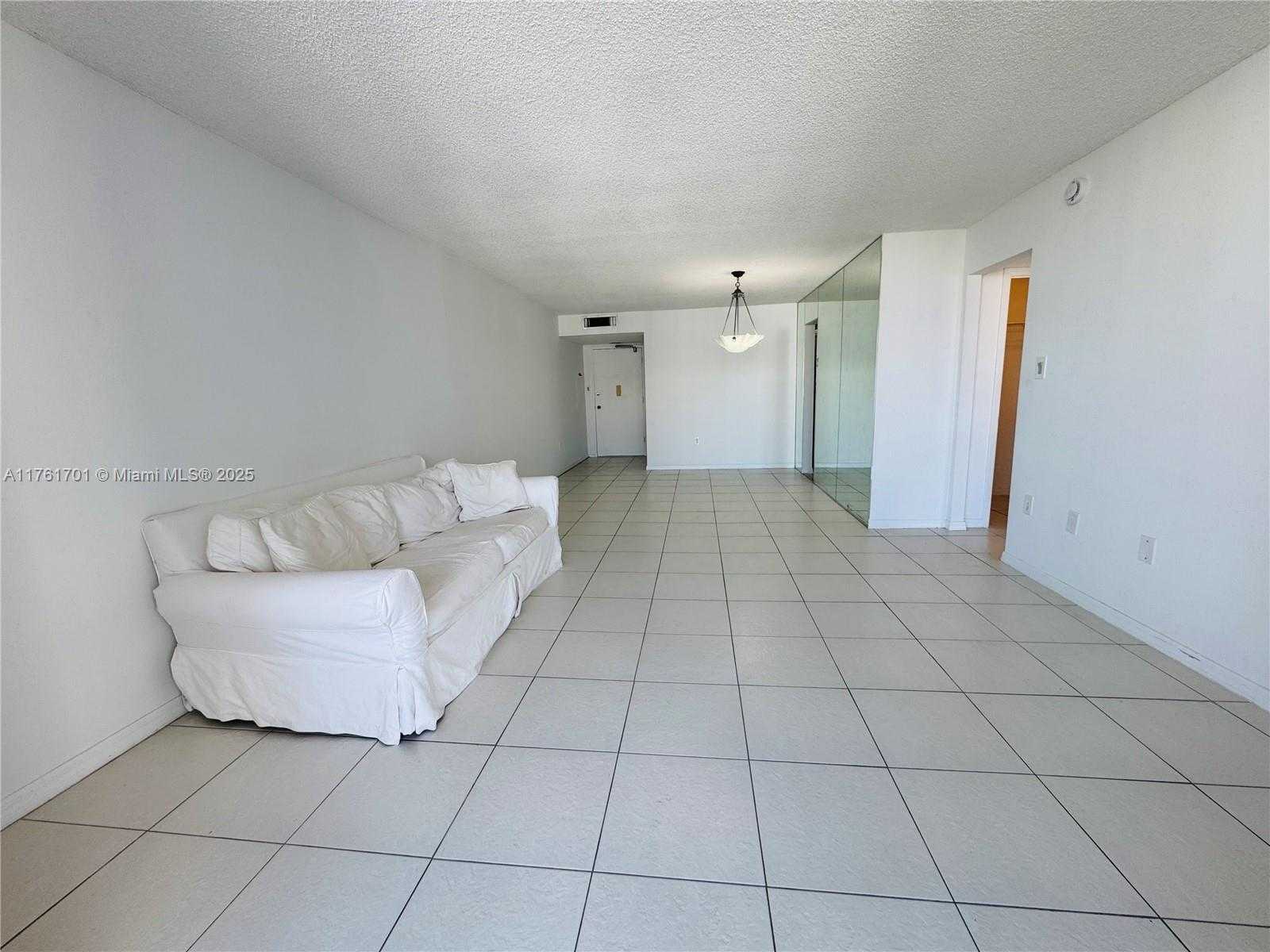 Small Image of 18071 BISCAYNE BLVD #1802, Aventura Number 3