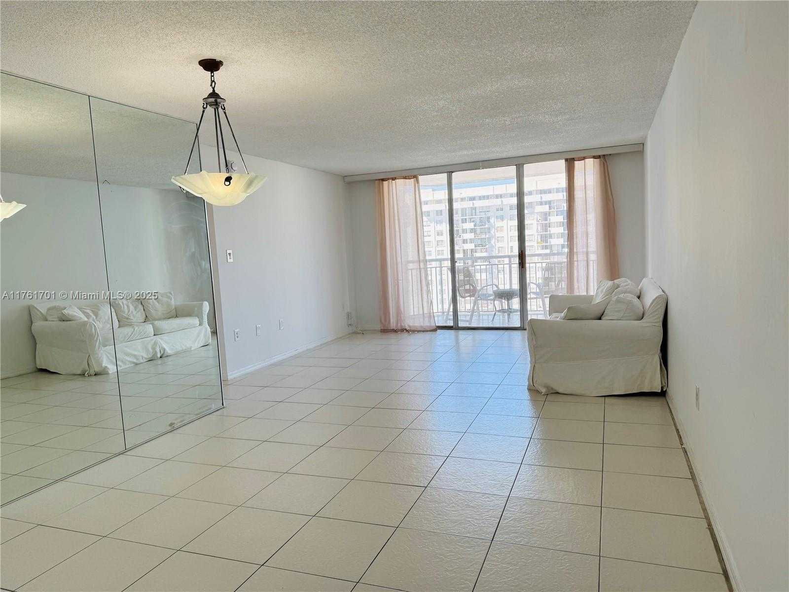 Small Image of 18071 BISCAYNE BLVD #1802, Aventura Number 4