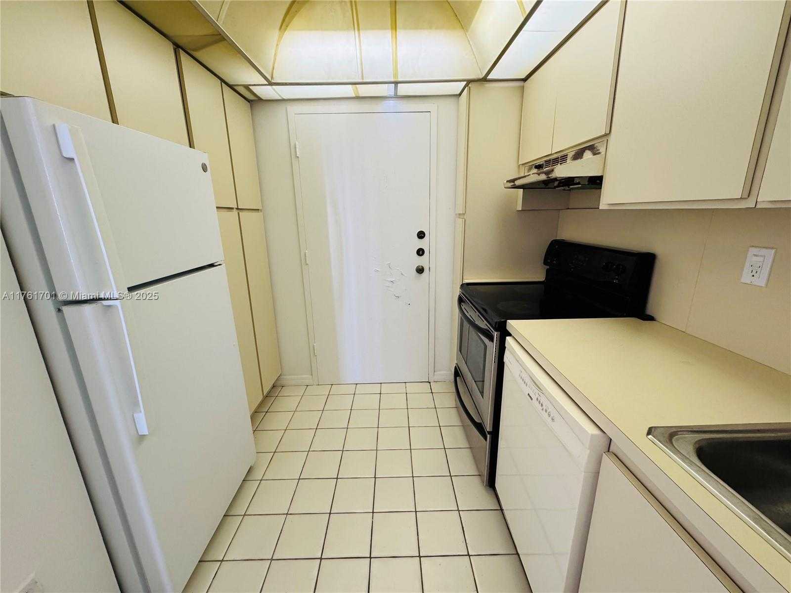 Small Image of 18071 BISCAYNE BLVD #1802, Aventura Number 6