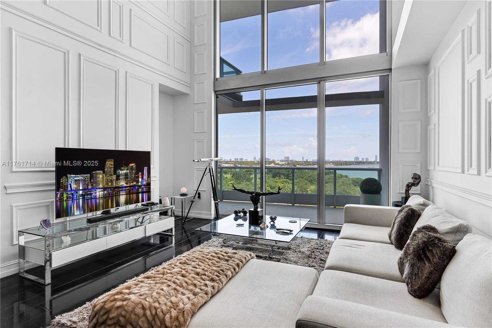 Small Image of 900 BISCAYNE BLVD #909, Miami Number 2