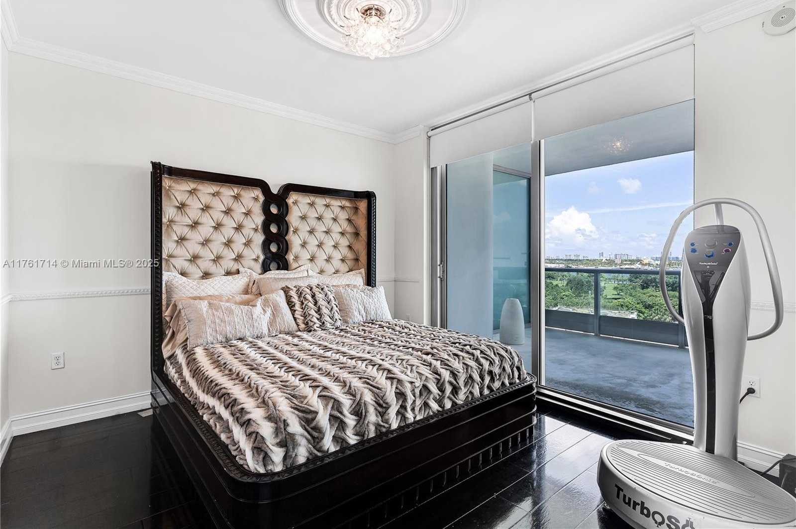 Small Image of 900 BISCAYNE BLVD #909, Miami Number 30