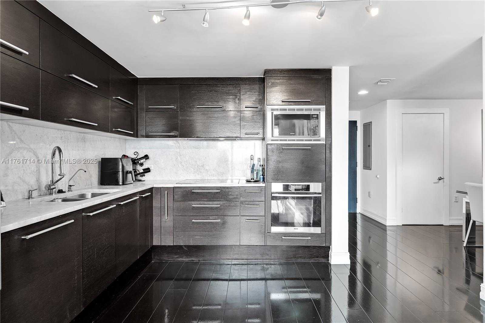 Small Image of 900 BISCAYNE BLVD #909, Miami Number 31