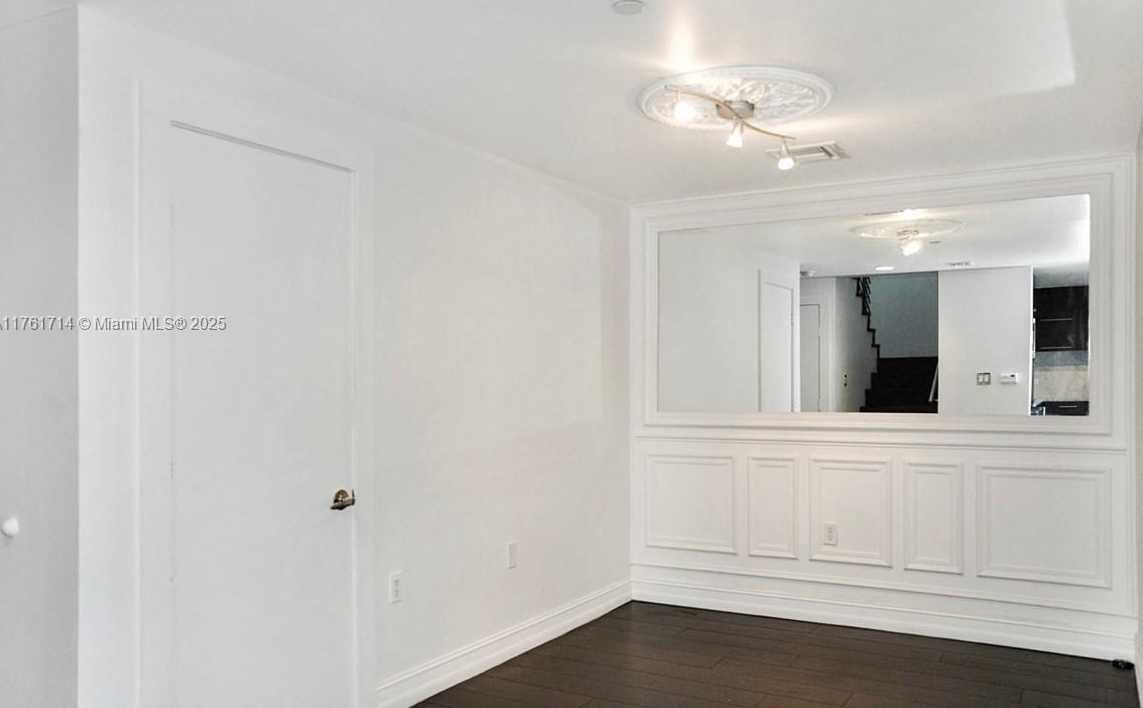 Small Image of 900 BISCAYNE BLVD #909, Miami Number 7