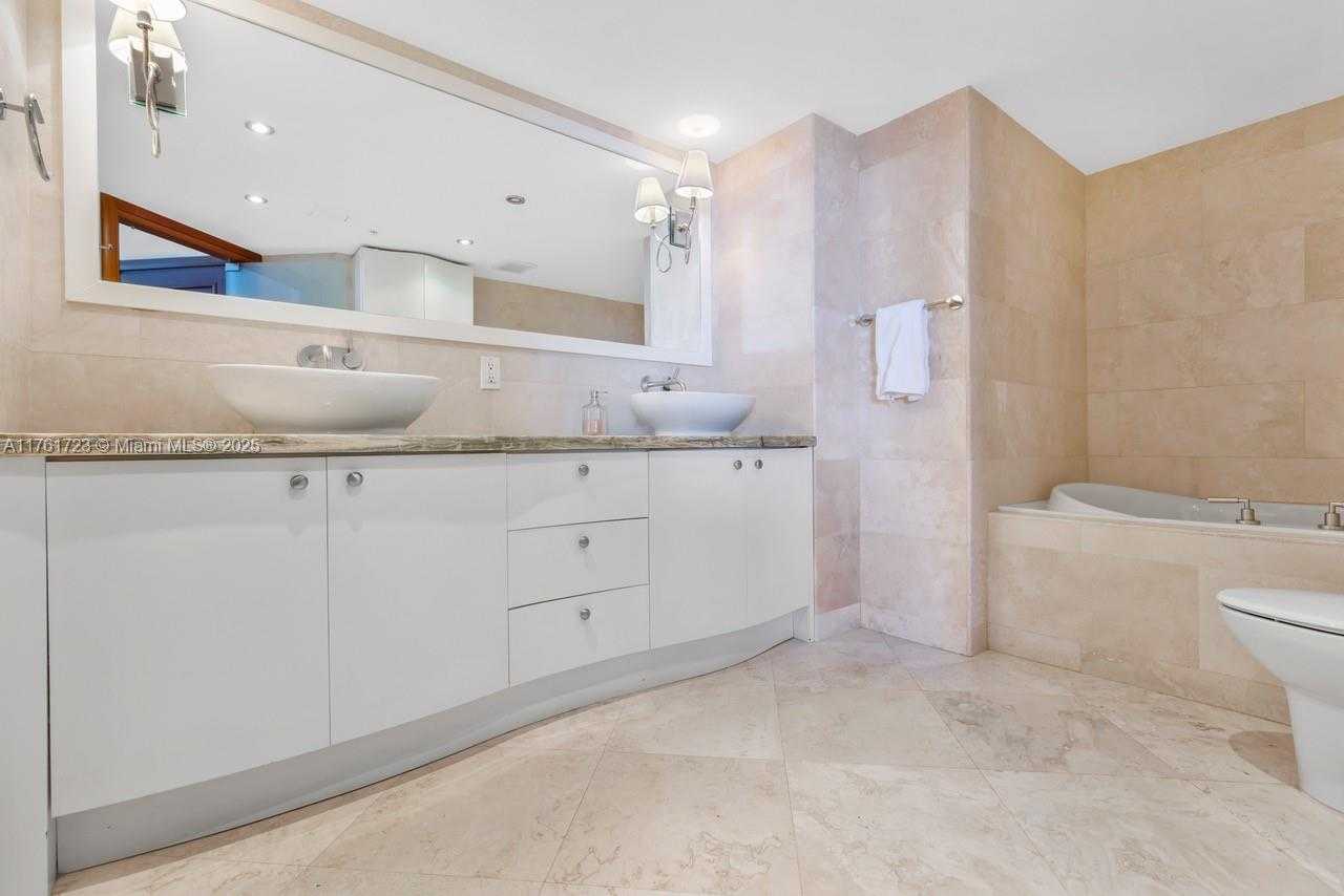 Small Image of 6301 #2301, Miami Beach Number 15