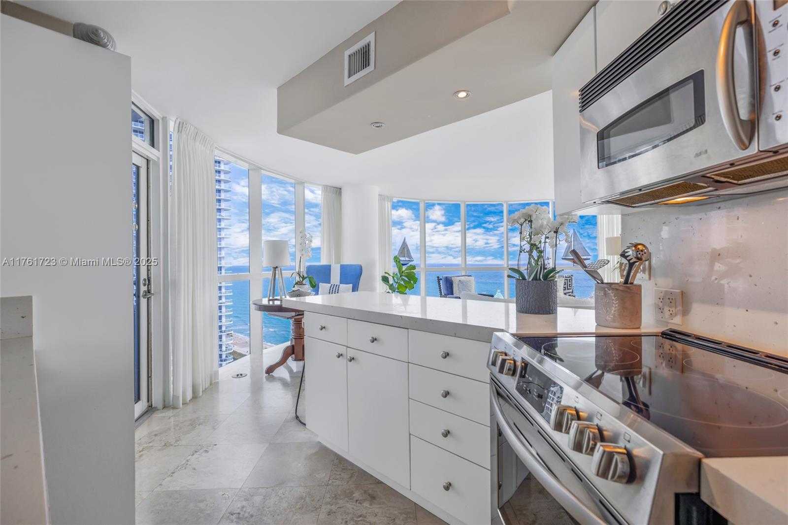 Small Image of 6301 #2301, Miami Beach Number 9