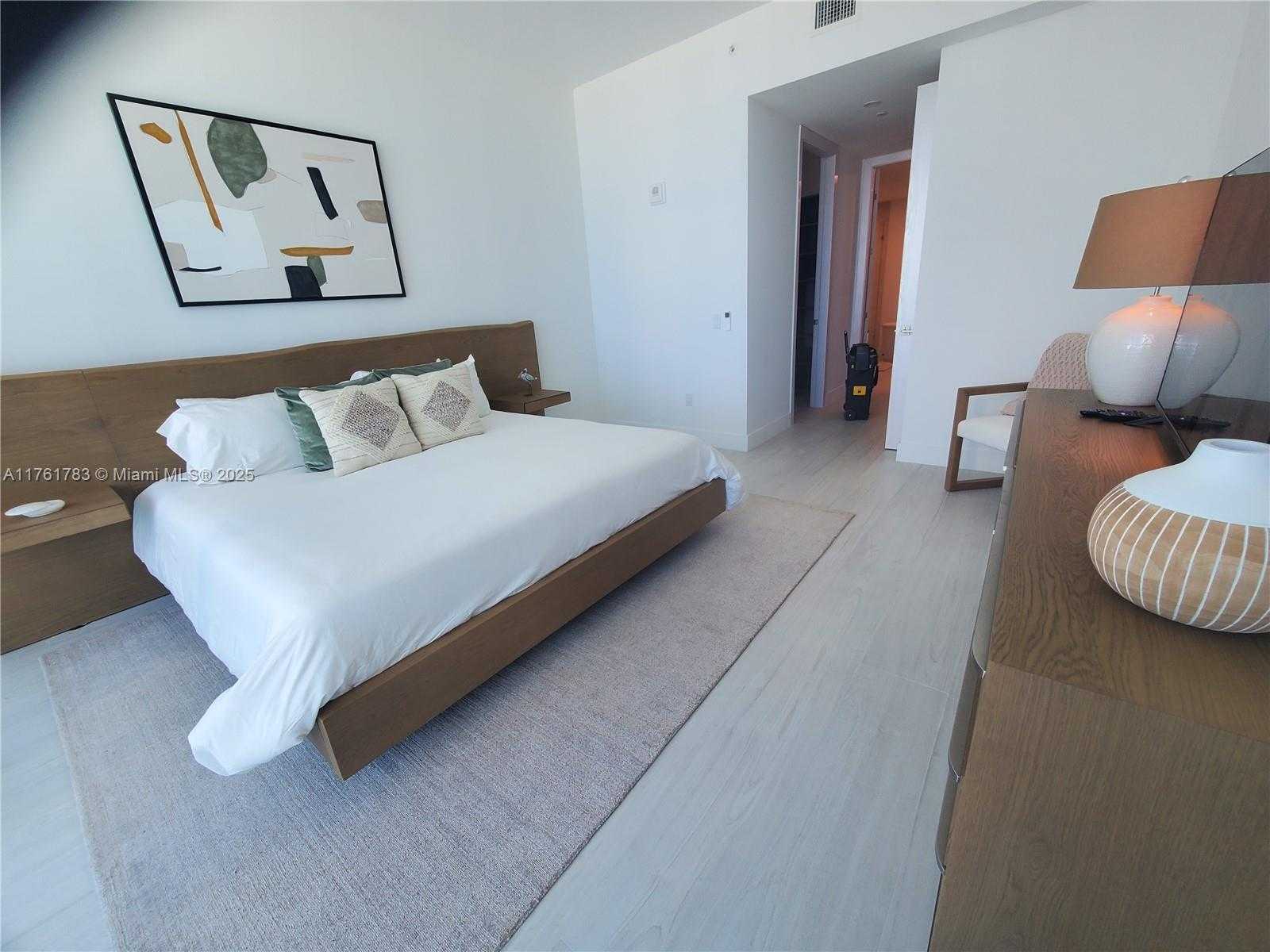 Small Image of 17550 COLLINS #1402, Sunny Isles Beach Number 23