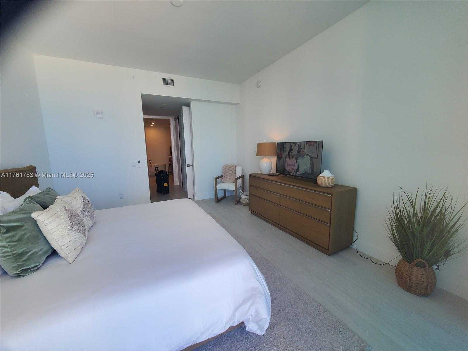 Small Image of 17550 COLLINS #1402, Sunny Isles Beach Number 24