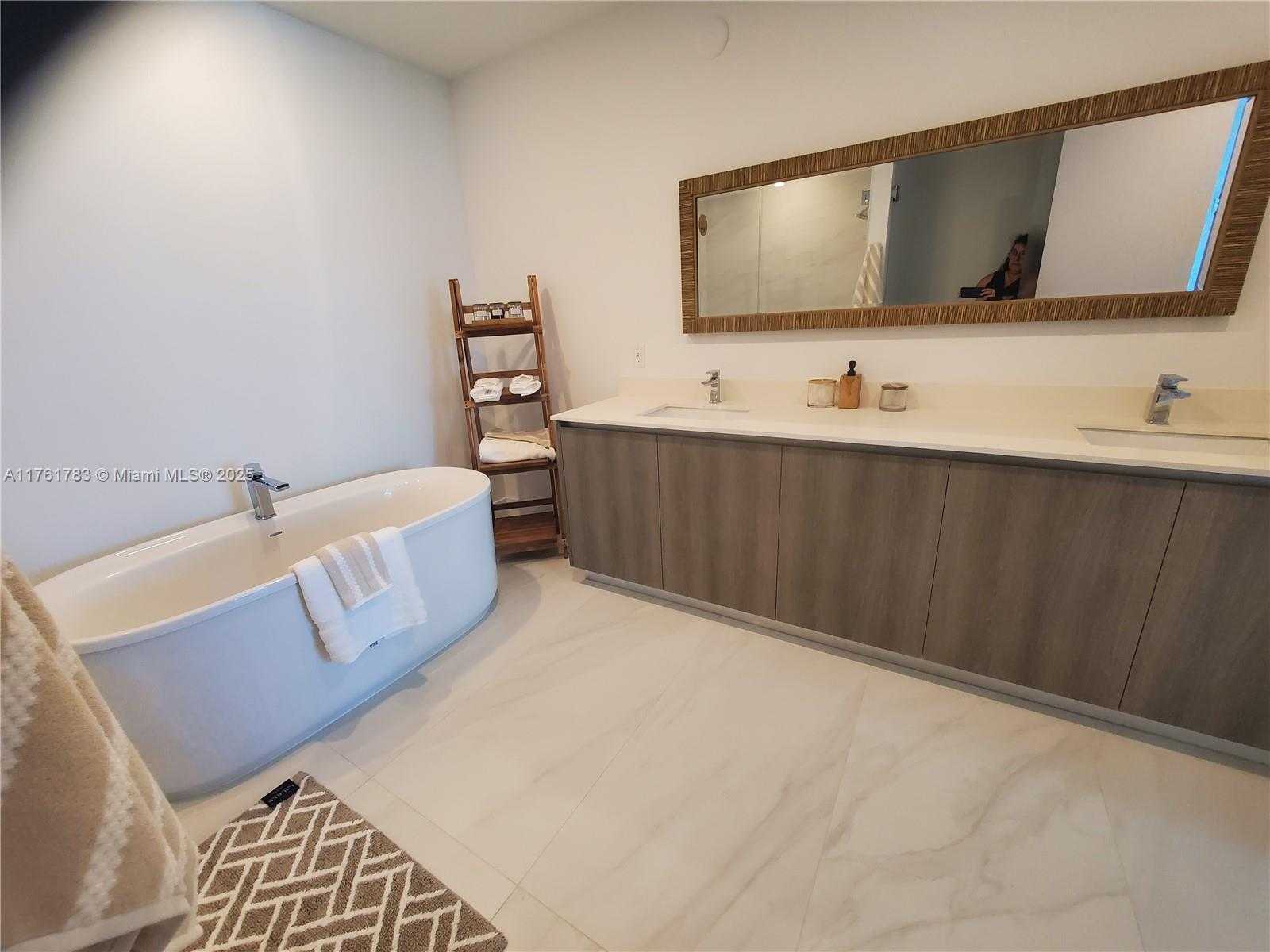 Small Image of 17550 COLLINS #1402, Sunny Isles Beach Number 8