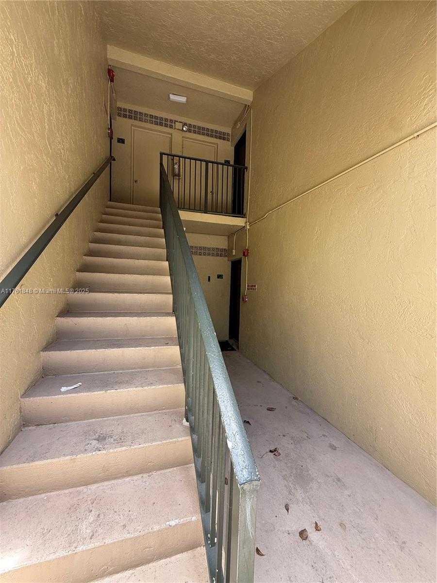 Small Image of 18328 NORTH WEST 68TH AVE #L, Hialeah Number 17