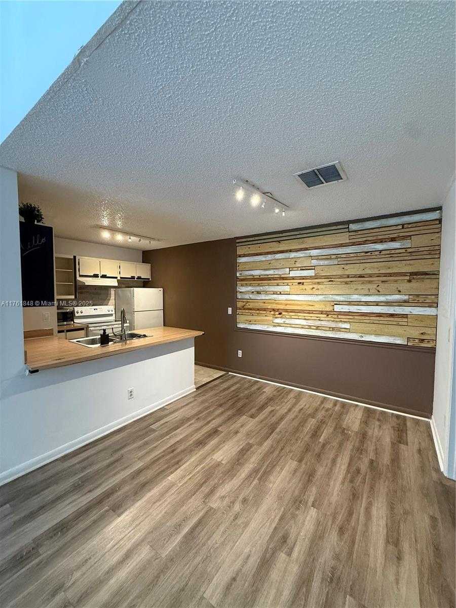 Small Image of 18328 NORTH WEST 68TH AVE #L, Hialeah Number 2