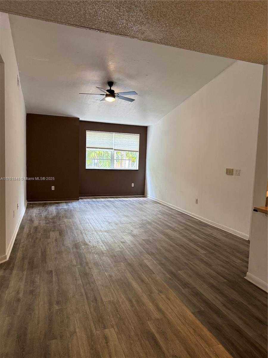 Small Image of 18328 NORTH WEST 68TH AVE #L, Hialeah Number 4