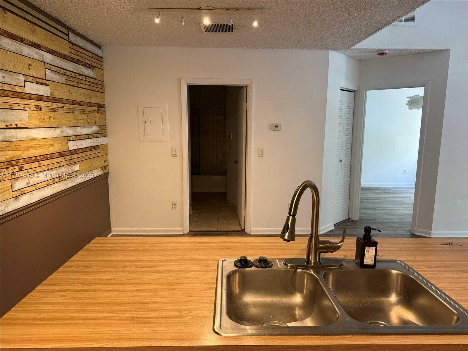 Small Image of 18328 NORTH WEST 68TH AVE #L, Hialeah Number 6