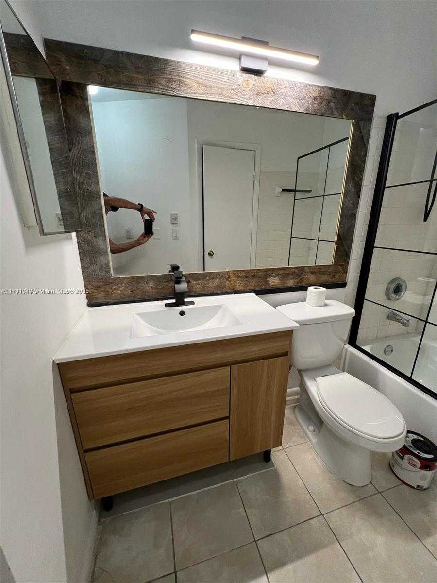 Small Image of 18328 NORTH WEST 68TH AVE #L, Hialeah Number 9