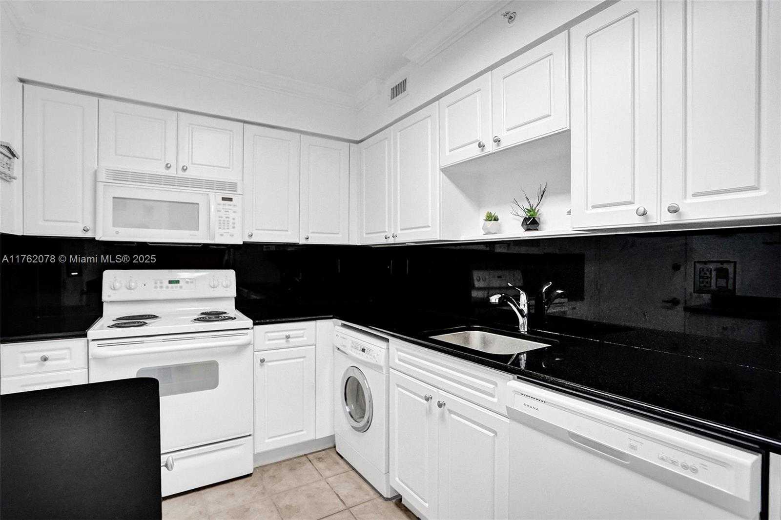 Small Image of 2501 SOUTH OCEAN DR #538 (available Dec 11), Hollywood Number 19