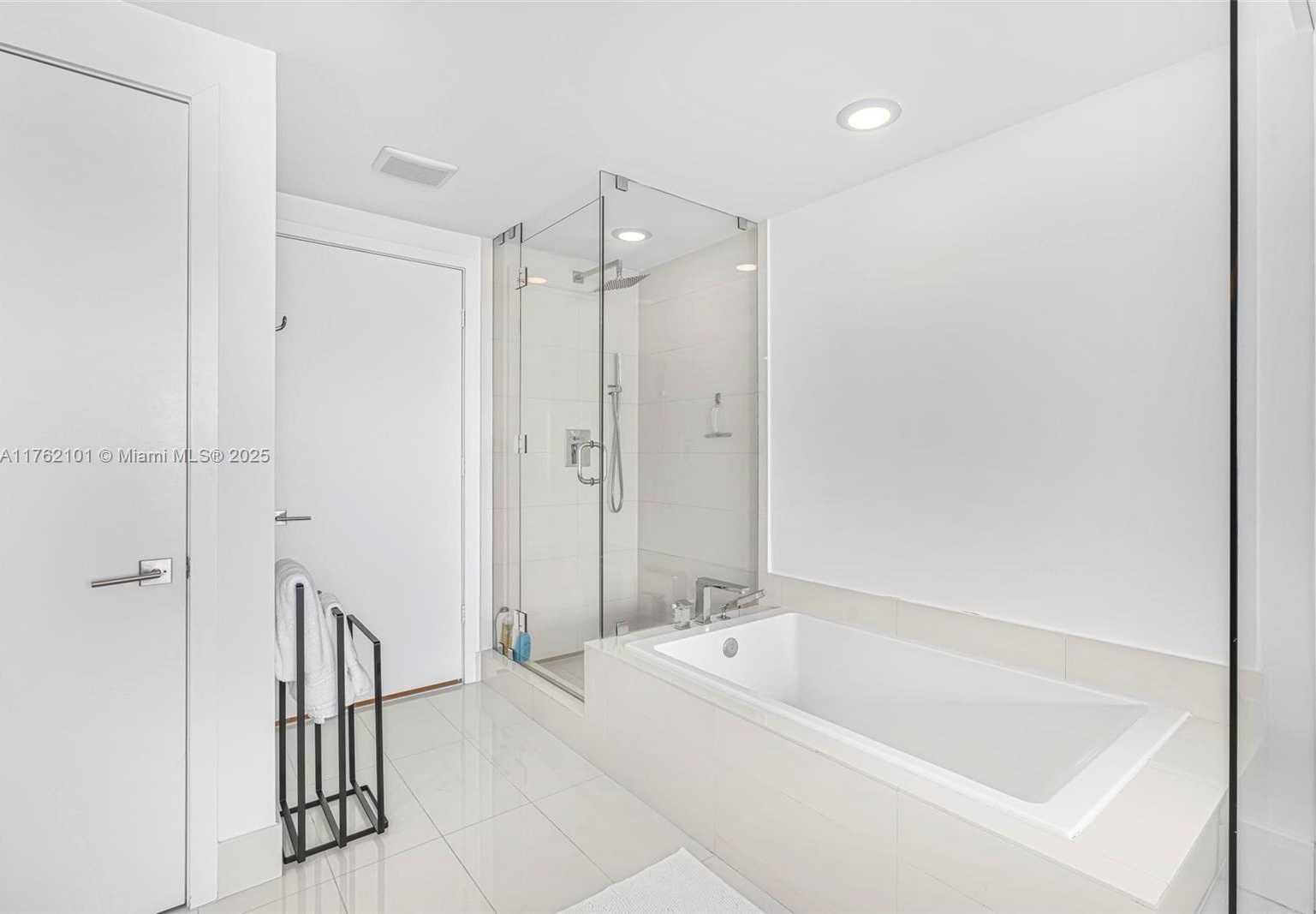 Small Image of 650 NORTH EAST 32ND ST #4903, Miami Number 17